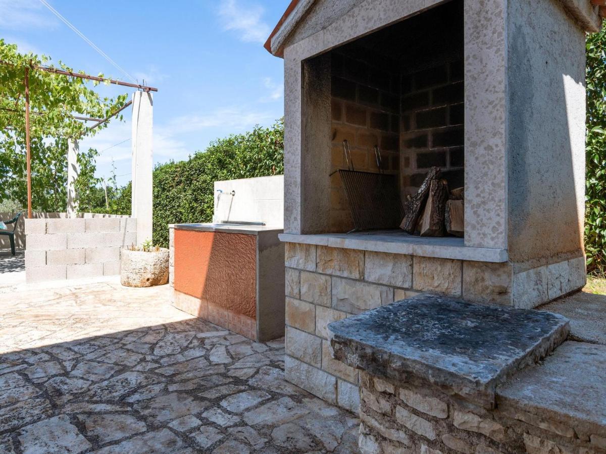 Secluded Apartment In Pore With Garden Porec Exterior photo