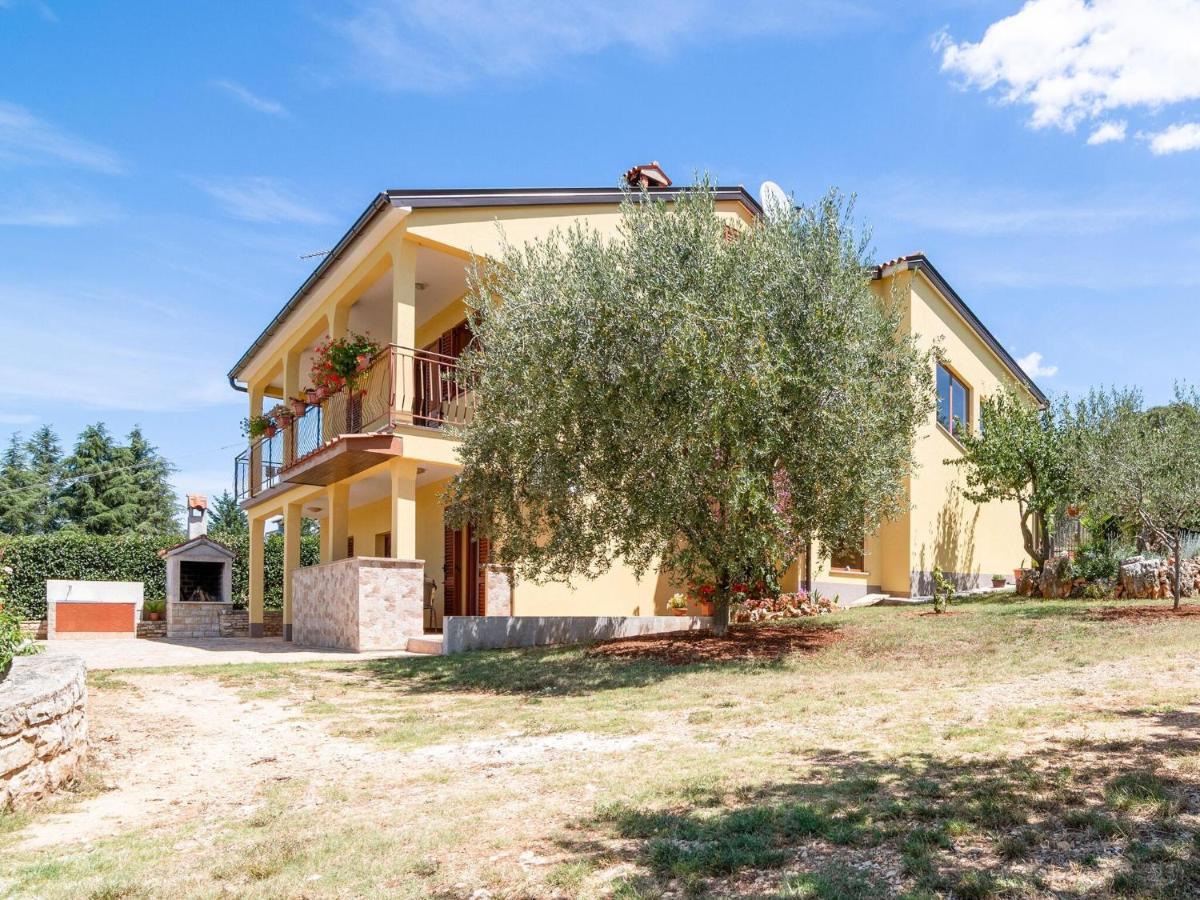 Secluded Apartment In Pore With Garden Porec Exterior photo