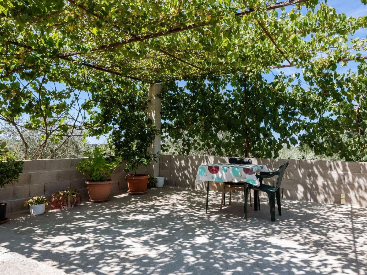 Secluded Apartment In Pore With Garden Porec Exterior photo